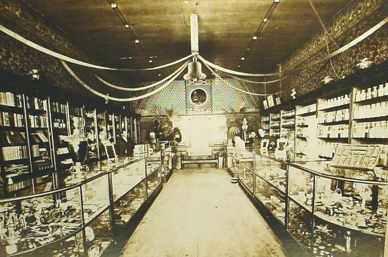 1910 Crosby Drug store MC Iowa.jpg